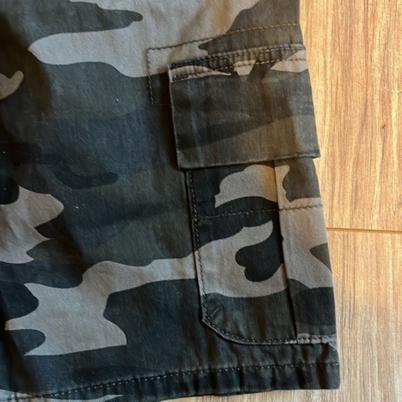 NWT Boys camouflage wrangler shorts size 12 regular - Picture 2 of 7